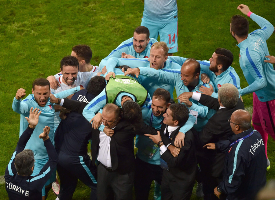 Turki Pulangkan Petr Cech cs
