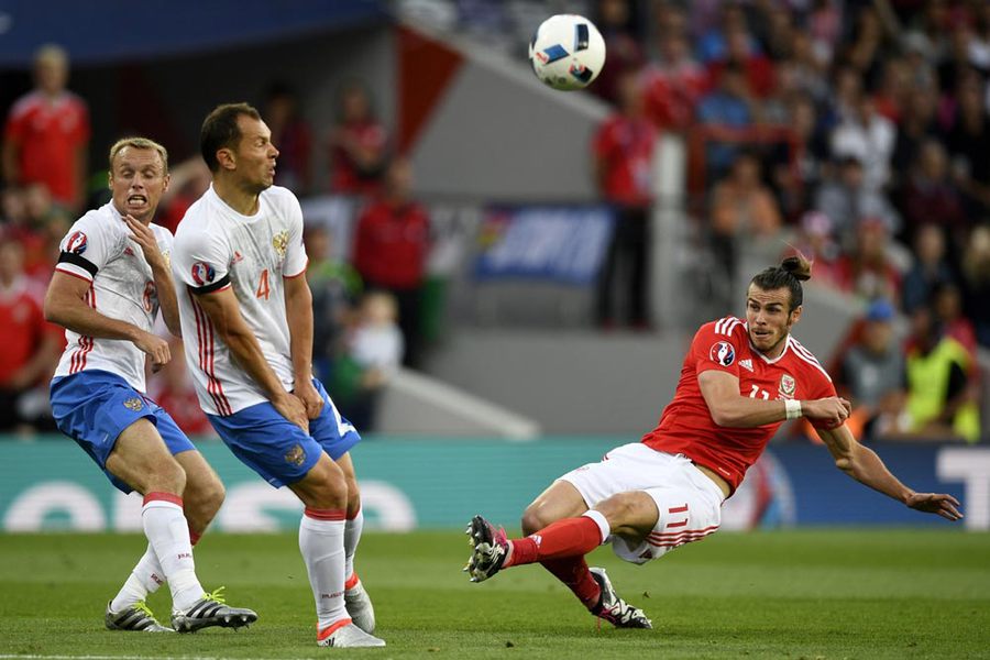 Hajar Rusia, Wales Juara Grup B