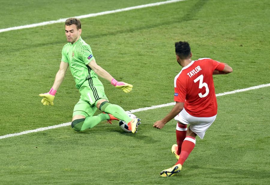 Hajar Rusia, Wales Juara Grup B