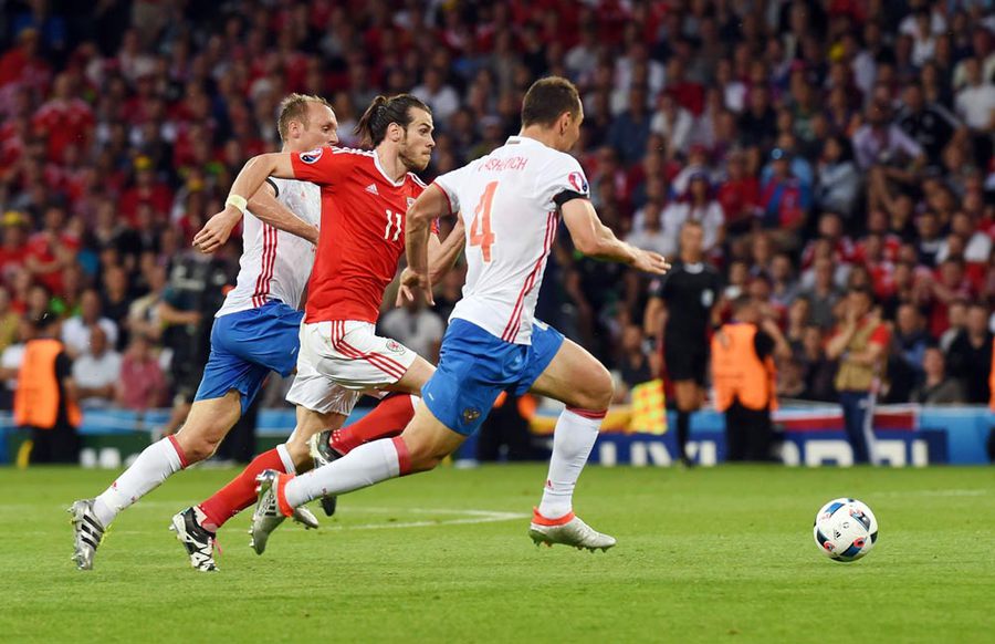 Hajar Rusia, Wales Juara Grup B