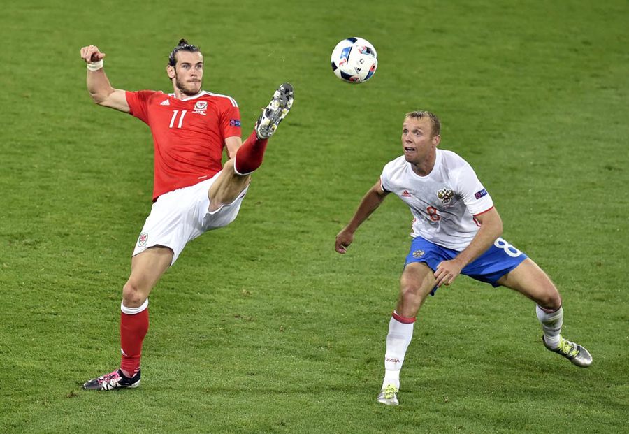 Hajar Rusia, Wales Juara Grup B