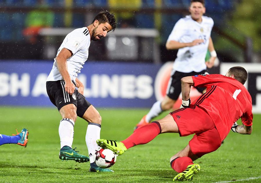 Hattrick Gnabry, Jerman Bantai San Marino