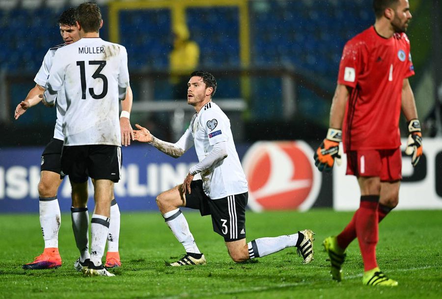 Hattrick Gnabry, Jerman Bantai San Marino
