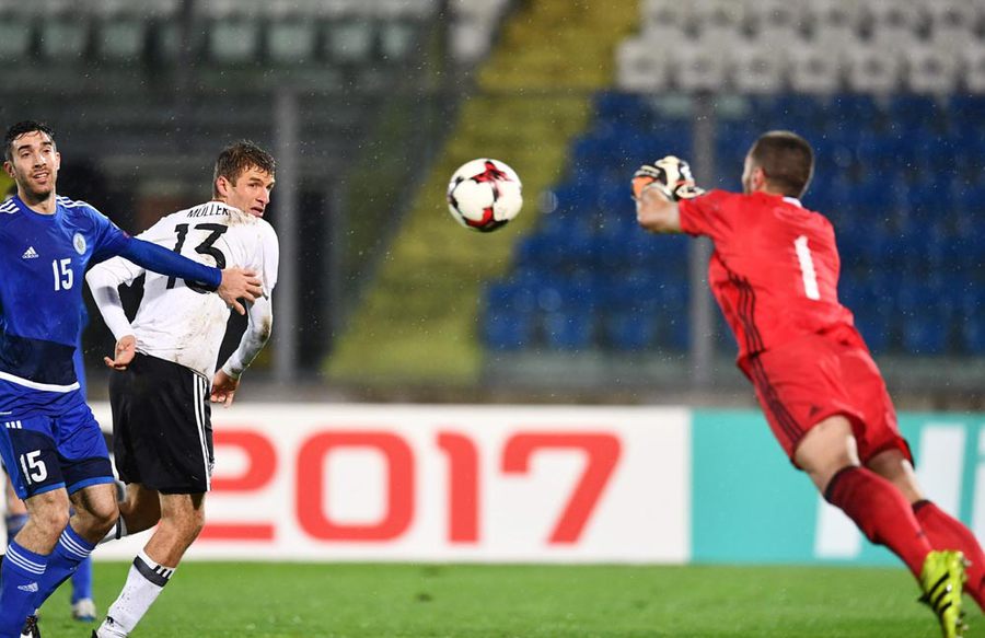 Hattrick Gnabry, Jerman Bantai San Marino