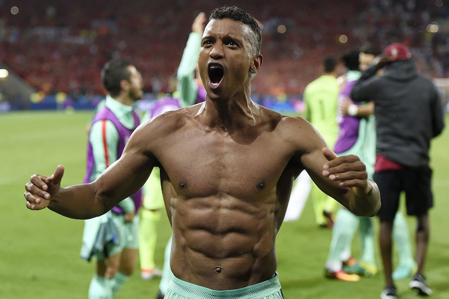 Ronaldo Pimpin Portugal ke Final