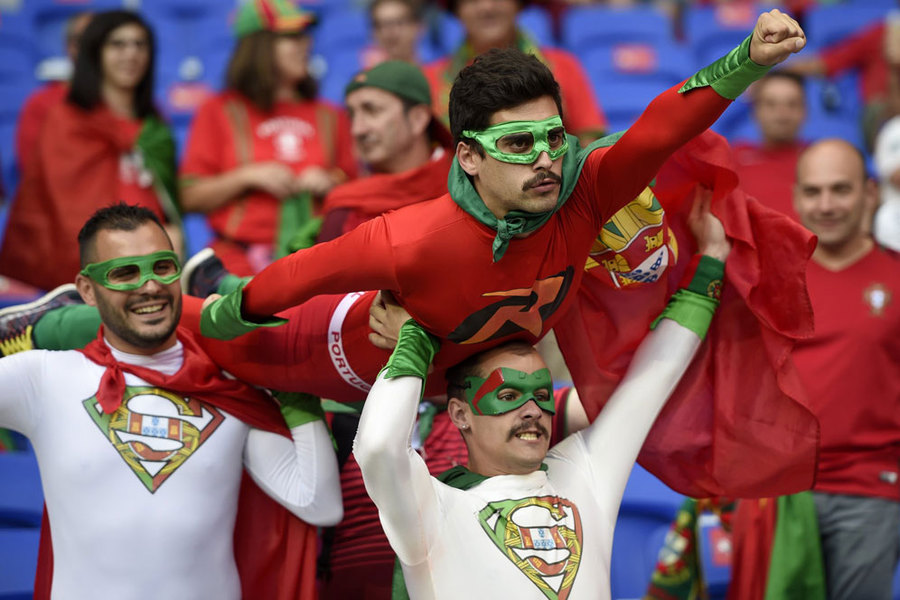 Ronaldo Pimpin Portugal ke Final