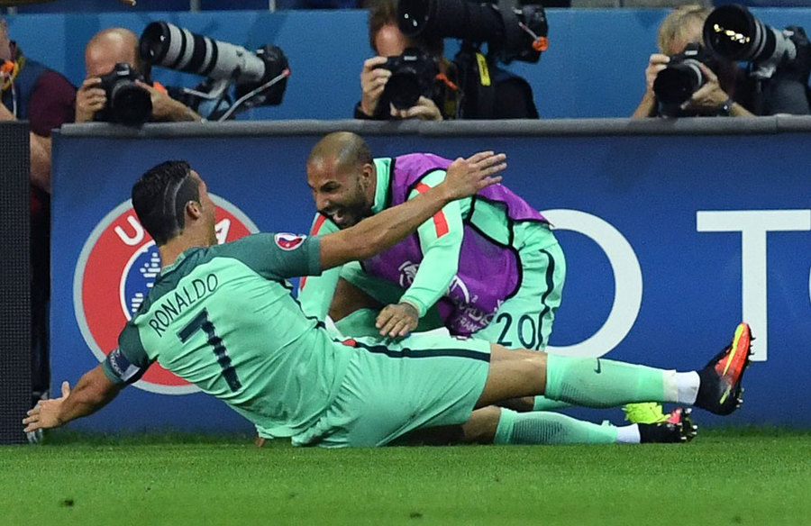 Ronaldo Pimpin Portugal ke Final