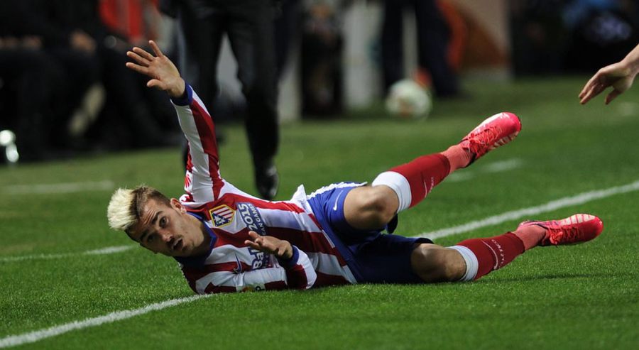 Hujan Kartu, Atleti Imbangi Sevilla