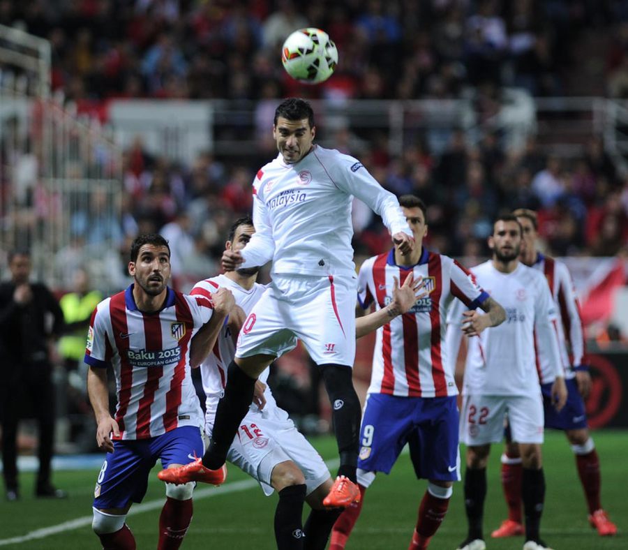 Hujan Kartu, Atleti Imbangi Sevilla
