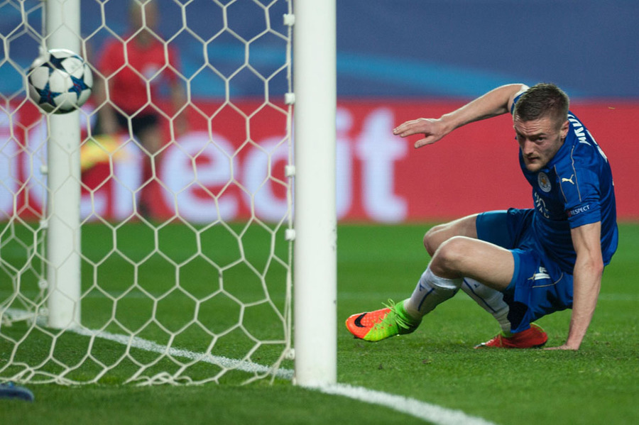 The Foxes Kalah Tipis di Markas Sevilla