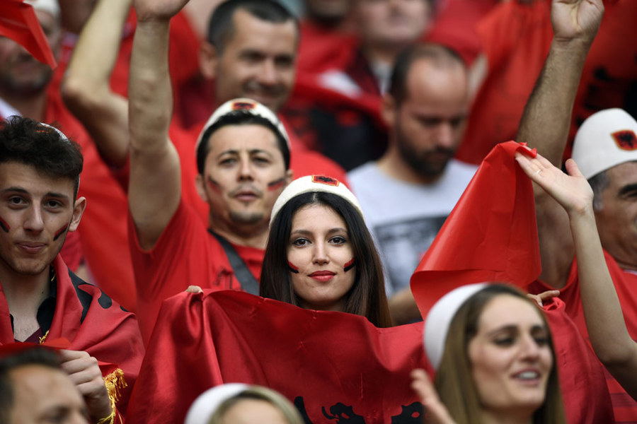 Kompilasi Suporter Cantik dan Seksi di Gelaran Euro 2016