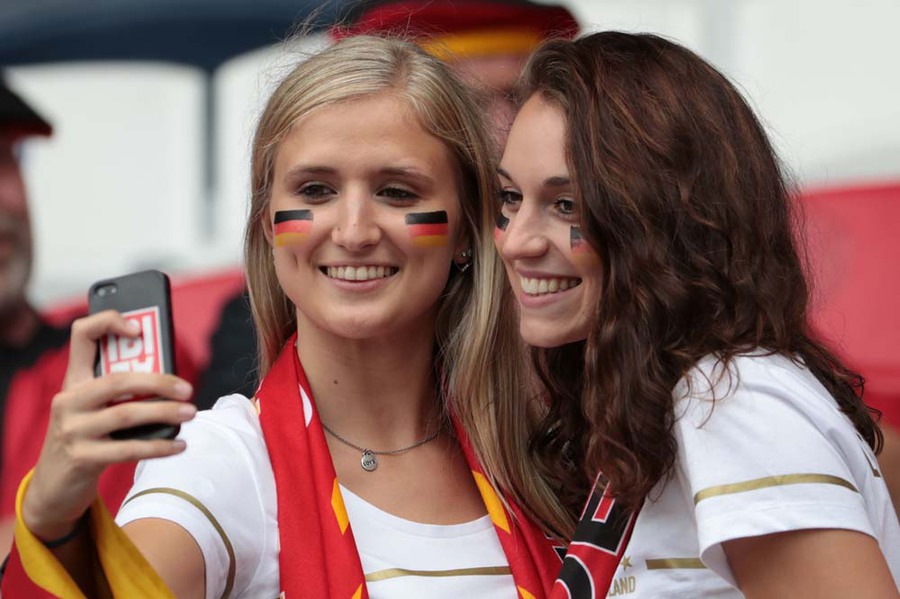 Kompilasi Suporter Cantik dan Seksi di Gelaran Euro 2016