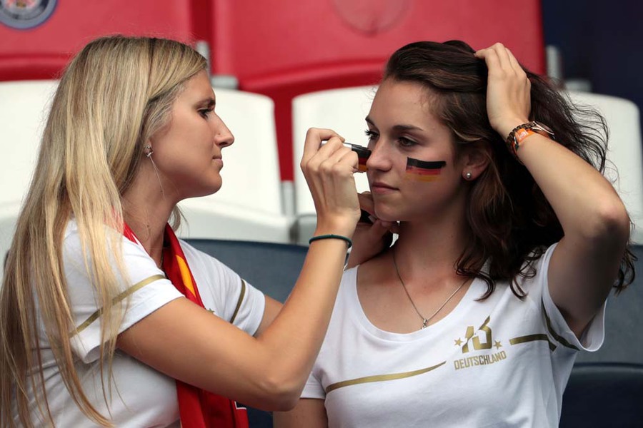 Kompilasi Suporter Cantik dan Seksi di Gelaran Euro 2016