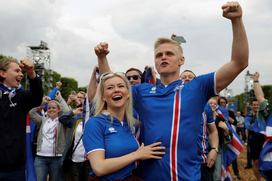 Kompilasi Suporter Cantik dan Seksi di Gelaran Euro 2016