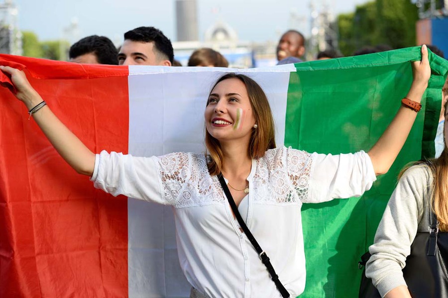 Kompilasi Suporter Cantik dan Seksi di Gelaran Euro 2016
