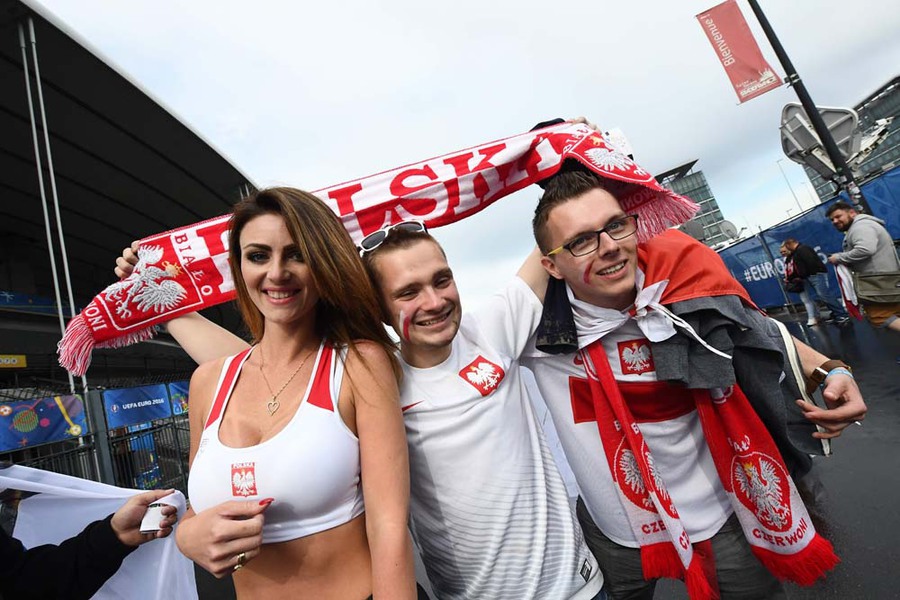 Kompilasi Suporter Cantik dan Seksi di Gelaran Euro 2016
