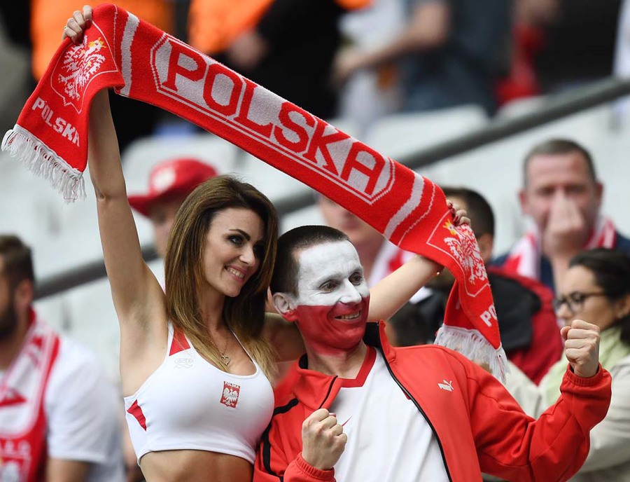 Kompilasi Suporter Cantik dan Seksi di Gelaran Euro 2016
