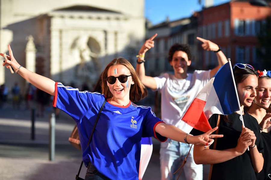 Kompilasi Suporter Cantik dan Seksi di Gelaran Euro 2016