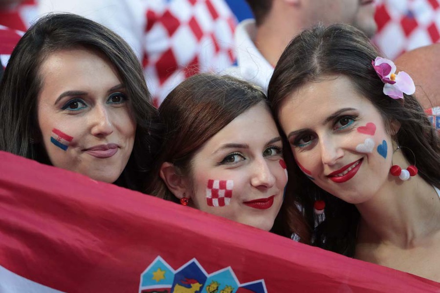 Kompilasi Suporter Cantik dan Seksi di Gelaran Euro 2016