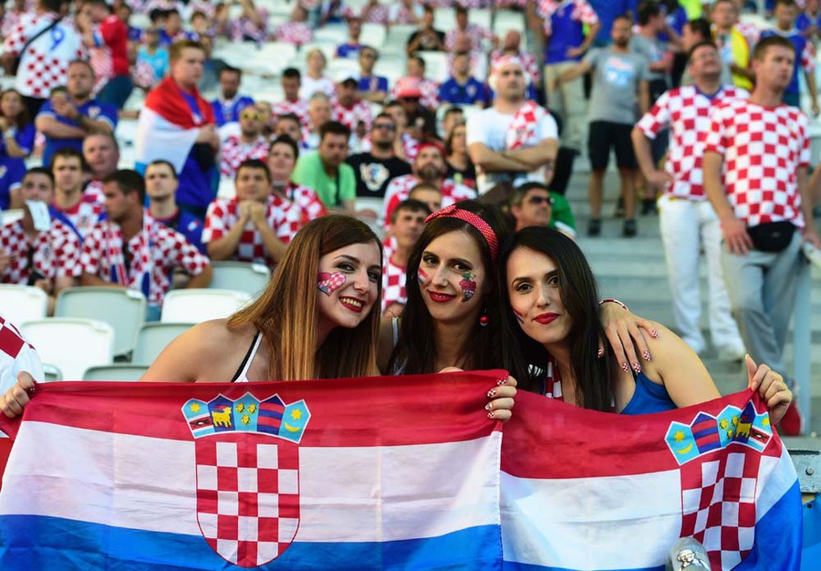 Kompilasi Suporter Cantik dan Seksi di Gelaran Euro 2016