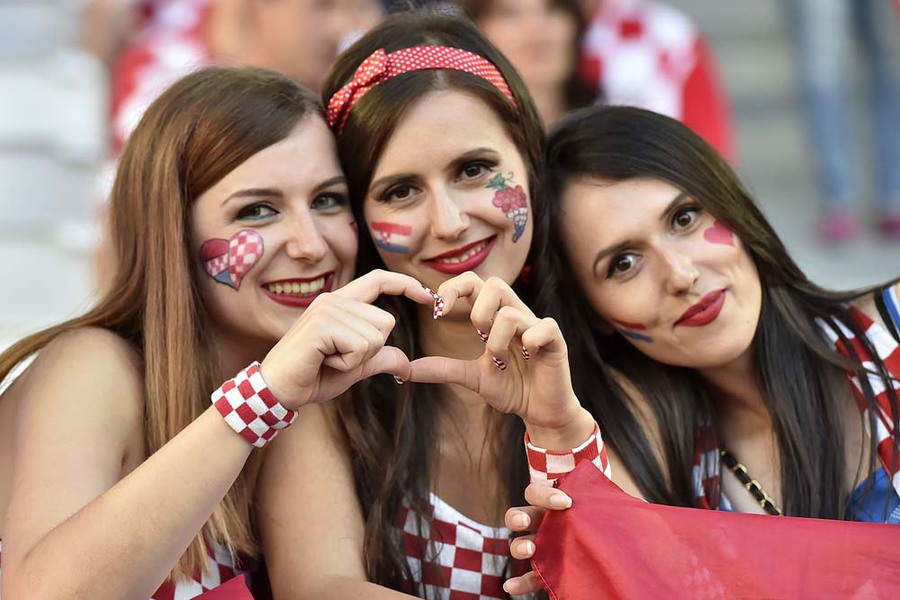 Kompilasi Suporter Cantik dan Seksi di Gelaran Euro 2016