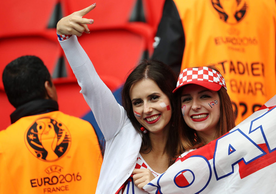 Kompilasi Suporter Cantik dan Seksi di Gelaran Euro 2016