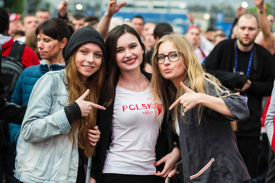 Kompilasi Suporter Cantik dan Seksi di Gelaran Euro 2016