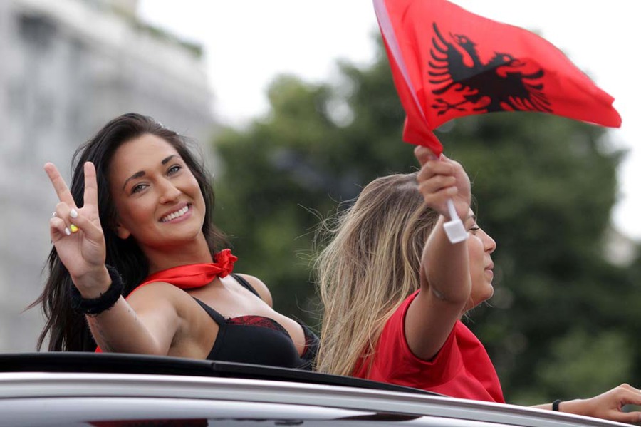 Kompilasi Suporter Cantik dan Seksi di Gelaran Euro 2016
