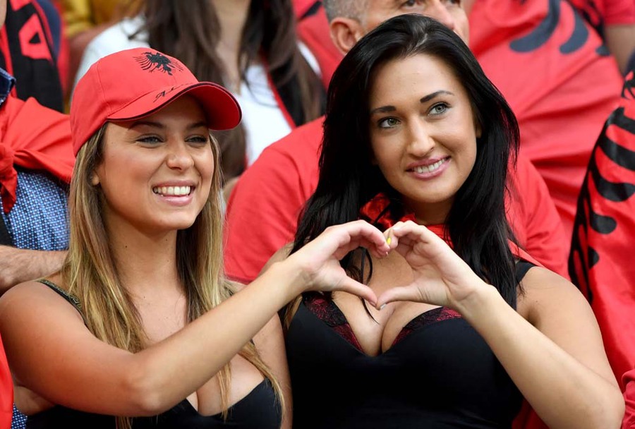 Kompilasi Suporter Cantik dan Seksi di Gelaran Euro 2016