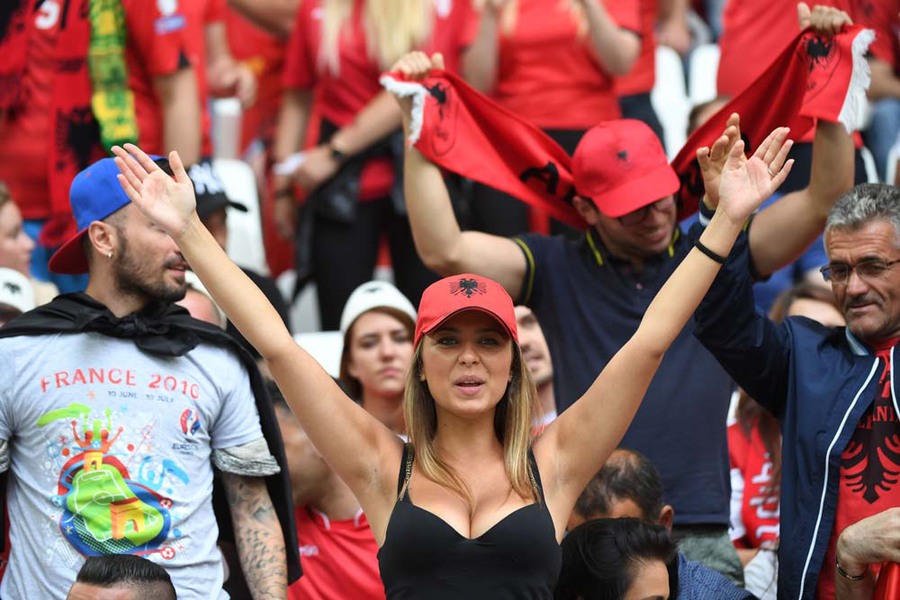Kompilasi Suporter Cantik dan Seksi di Gelaran Euro 2016