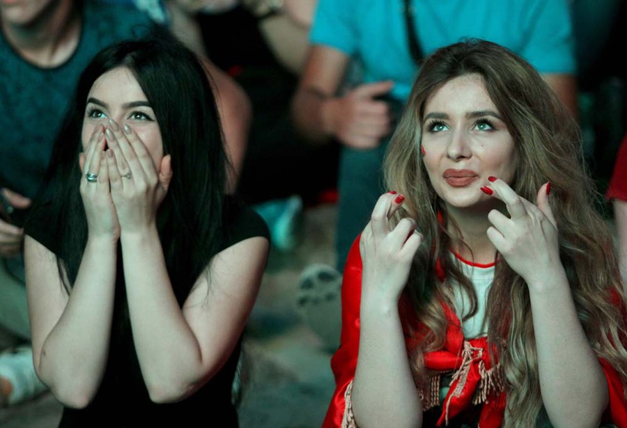 Kompilasi Suporter Cantik dan Seksi di Gelaran Euro 2016