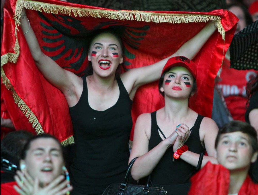 Kompilasi Suporter Cantik dan Seksi di Gelaran Euro 2016
