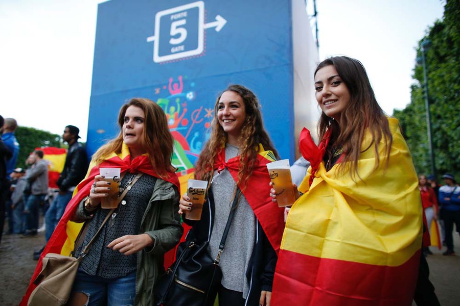 Kompilasi Suporter Cantik dan Seksi di Gelaran Euro 2016