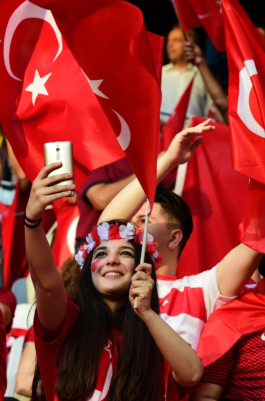 Kompilasi Suporter Cantik dan Seksi di Gelaran Euro 2016