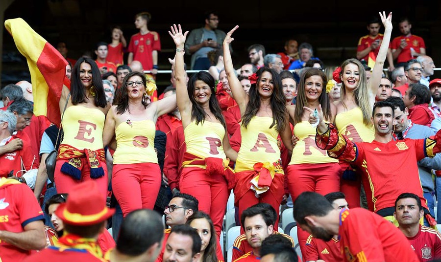 Kompilasi Suporter Cantik dan Seksi di Gelaran Euro 2016
