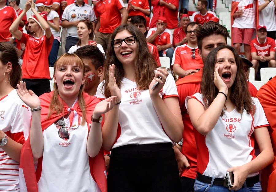 Kompilasi Suporter Cantik dan Seksi di Gelaran Euro 2016