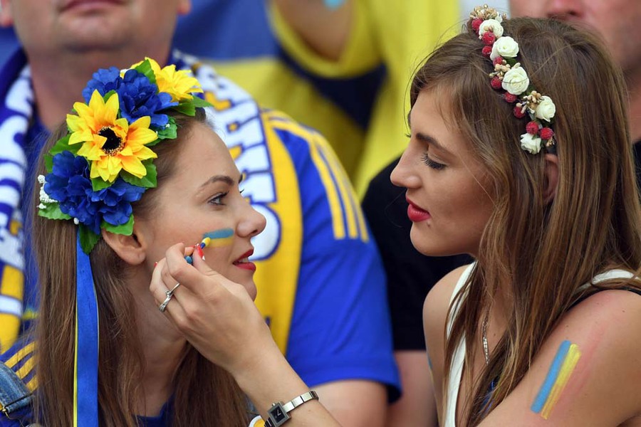 Kompilasi Suporter Cantik dan Seksi di Gelaran Euro 2016