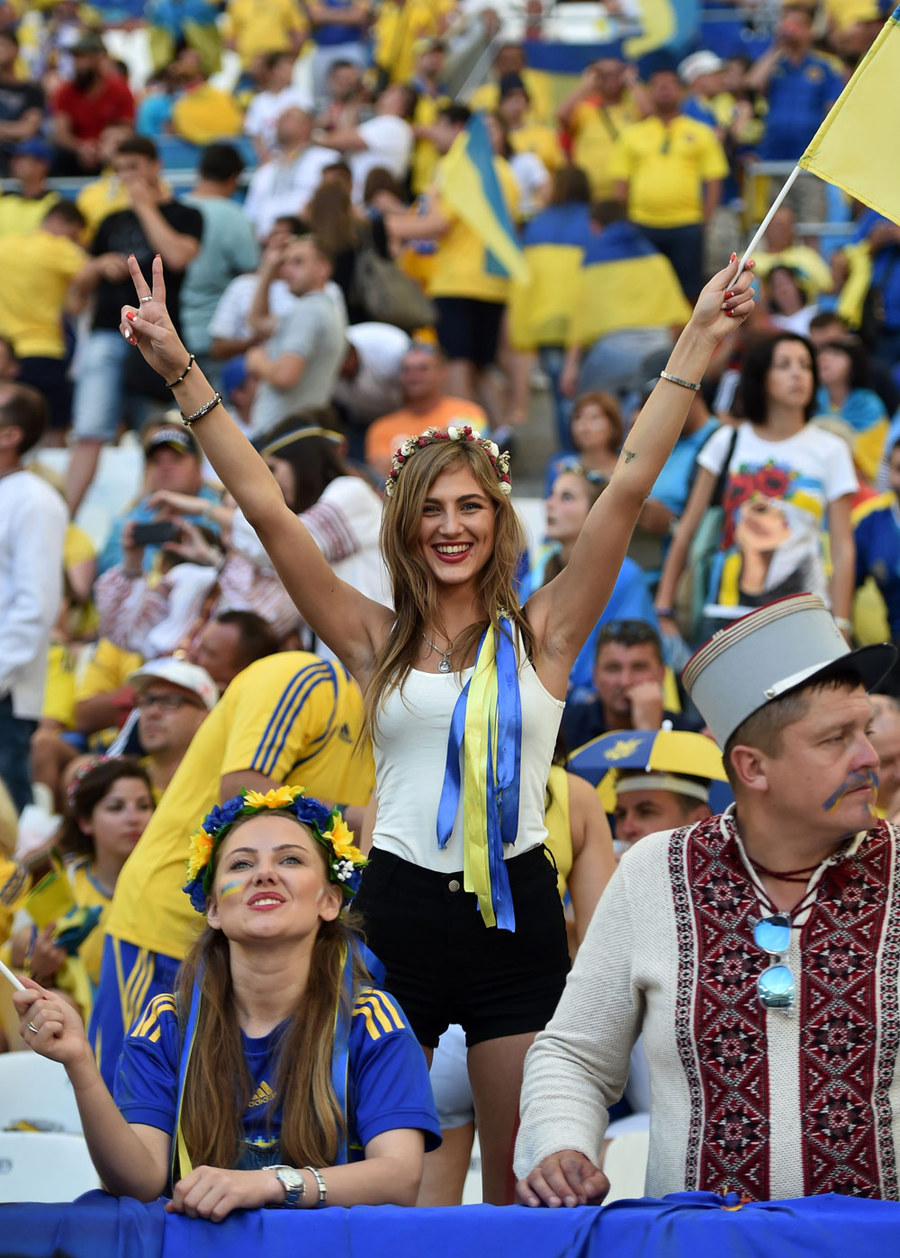 Kompilasi Suporter Cantik dan Seksi di Gelaran Euro 2016
