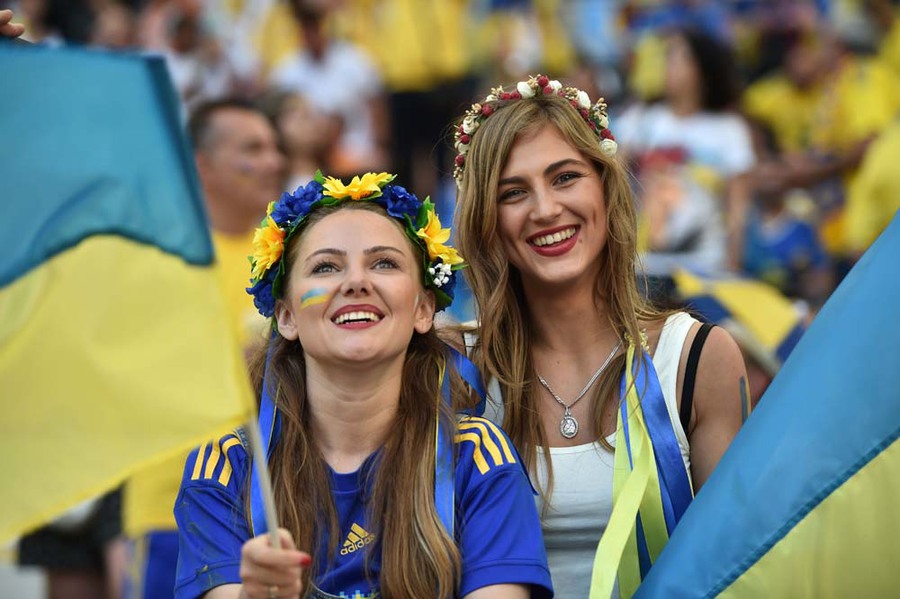 Kompilasi Suporter Cantik dan Seksi di Gelaran Euro 2016