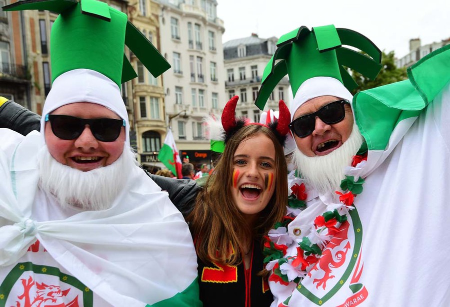 Kompilasi Suporter Cantik dan Seksi di Gelaran Euro 2016
