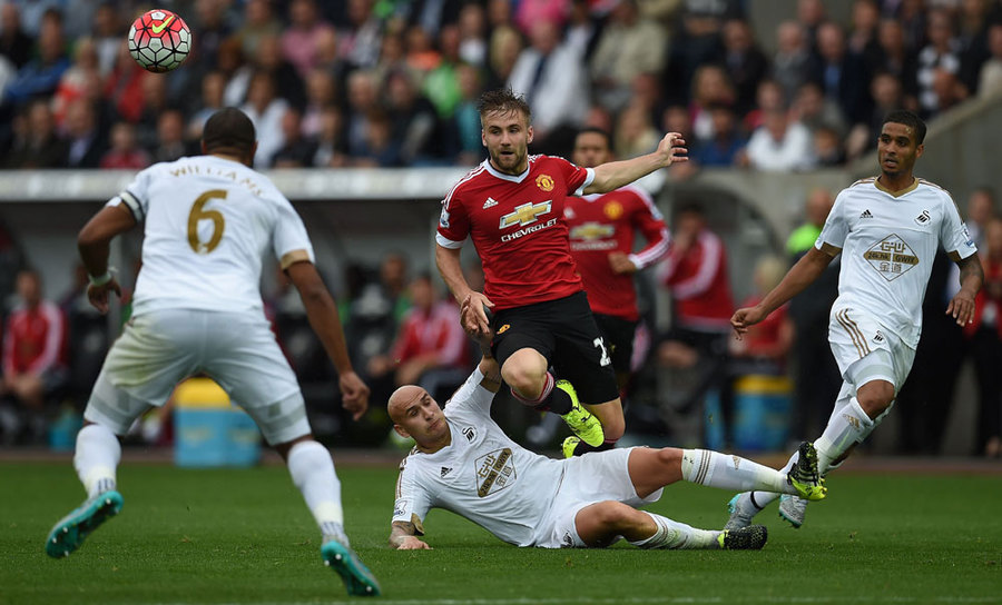 Swansea Sukses Kandaskan Man United