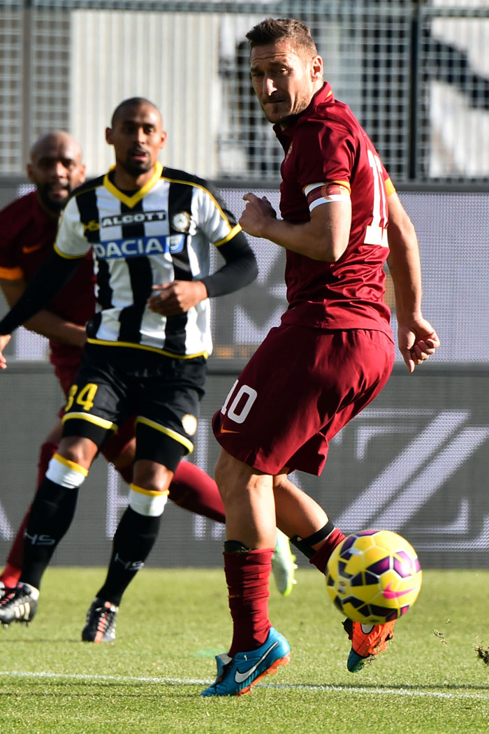 Gol Kontroversi Astori Menangkan Roma di Friuli