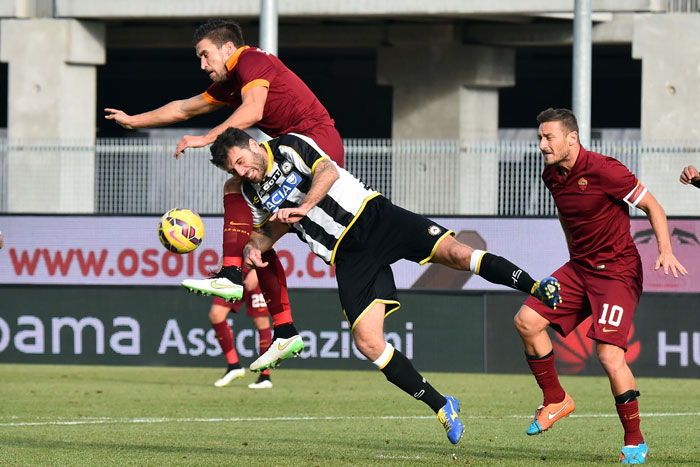 Gol Kontroversi Astori Menangkan Roma di Friuli