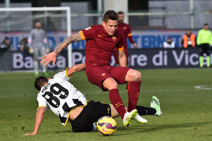 Gol Kontroversi Astori Menangkan Roma di Friuli