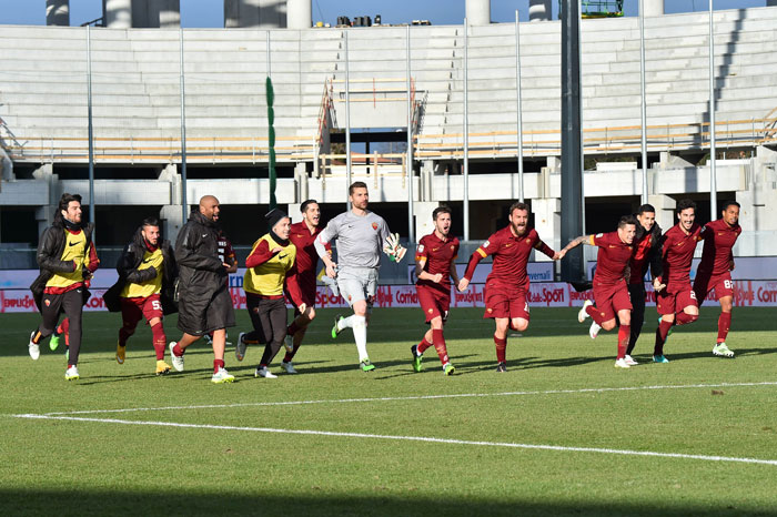 Gol Kontroversi Astori Menangkan Roma di Friuli