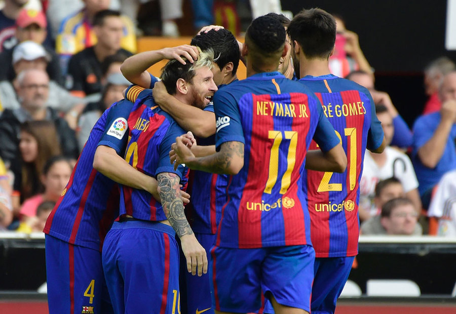 Penalti Messi Tebus Tiga Poin di Mestalla 