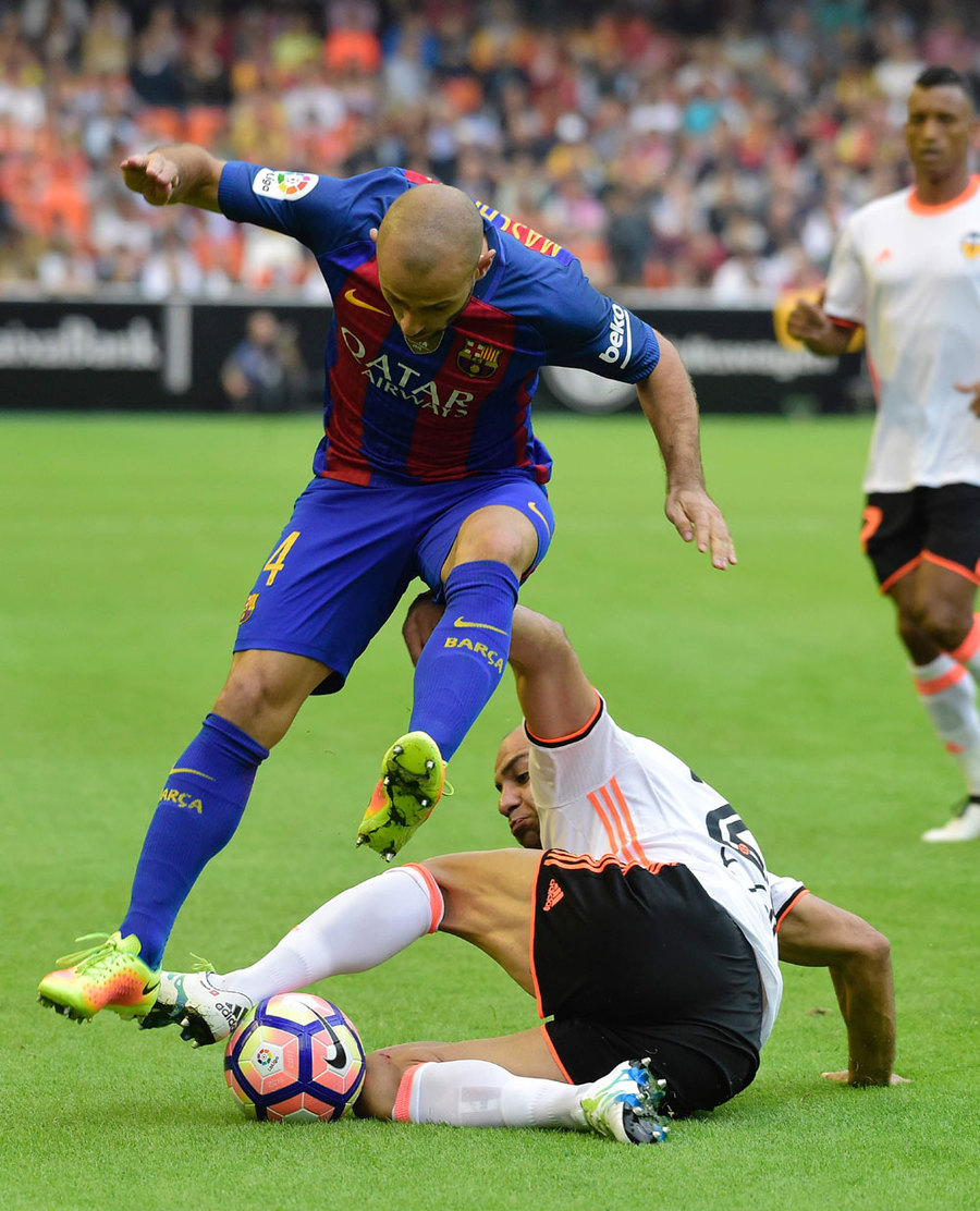 Penalti Messi Tebus Tiga Poin di Mestalla 