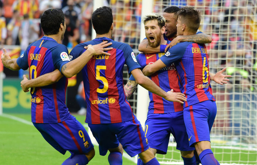 Penalti Messi Tebus Tiga Poin di Mestalla 