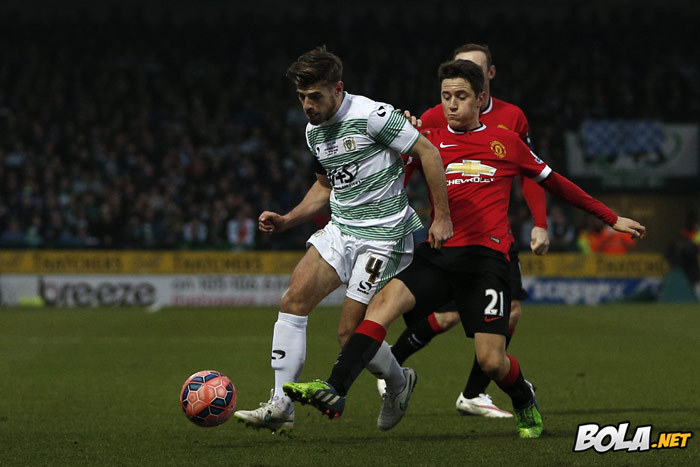 Herrera dan Di Maria Cetak Gol, United Lolos