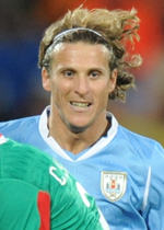 Diego Forlan (c) AFP